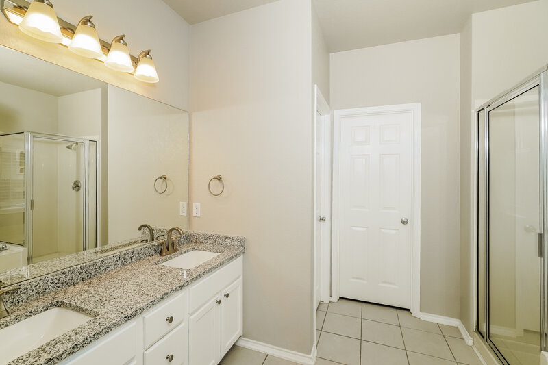 2,100/Mo, 2232 Fitch Dr New Braunfels, TX 78130 Main Bathroom View