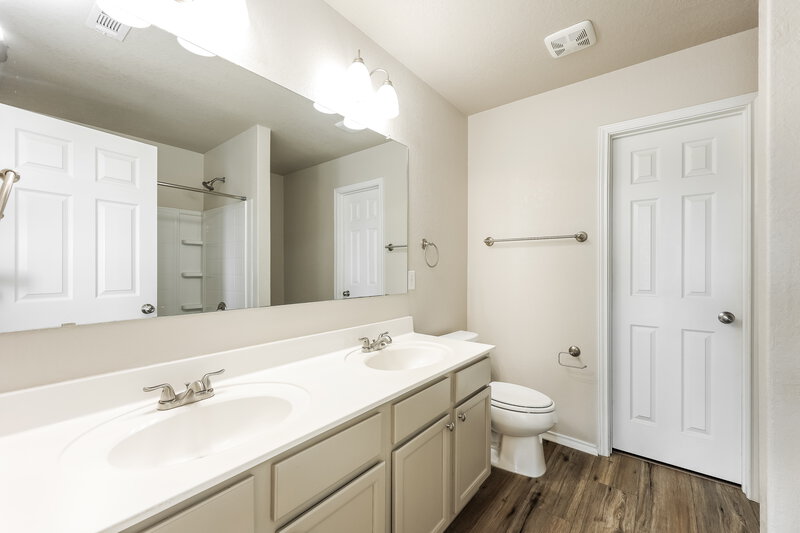 2,165/Mo, 302 Palma Noce San Antonio, TX 78253 Main Bathroom View