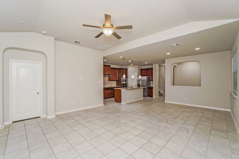 1,830/Mo, 3504 Silver Set San Antonio, TX 78245 Living Room View