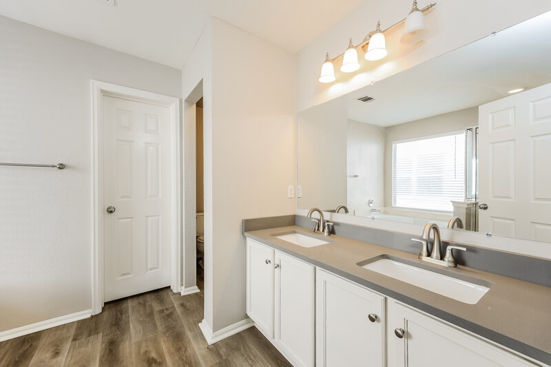 2,210/Mo, 3455 Blue Topaz San Antonio, TX 78245 Main Bathroom View