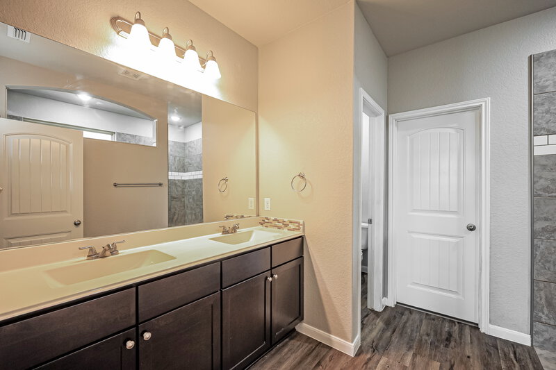 2,410/Mo, 15332 Daystar Pass San Antonio, TX 78253 Bathroom View