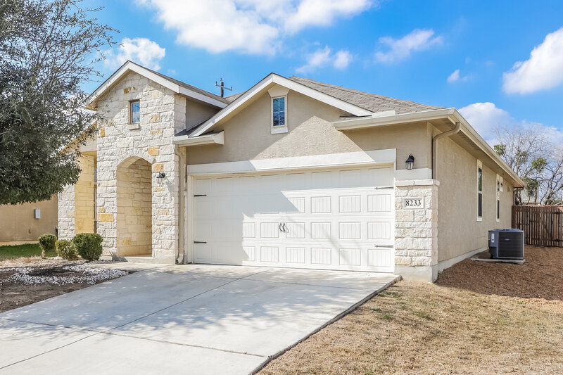 1,660/Mo, 8233 Oak Harvest Dr San Antonio, TX 78254 Front View