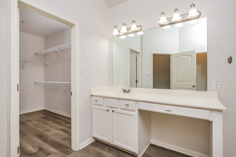 1,660/Mo, 8233 Oak Harvest Dr San Antonio, TX 78254 Main Bathroom View 2