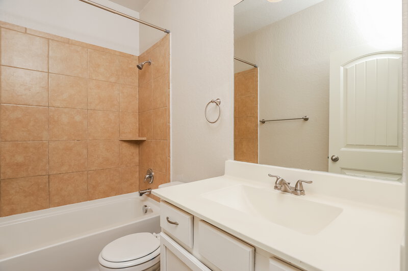 1,660/Mo, 8233 Oak Harvest Dr San Antonio, TX 78254 Bathroom View