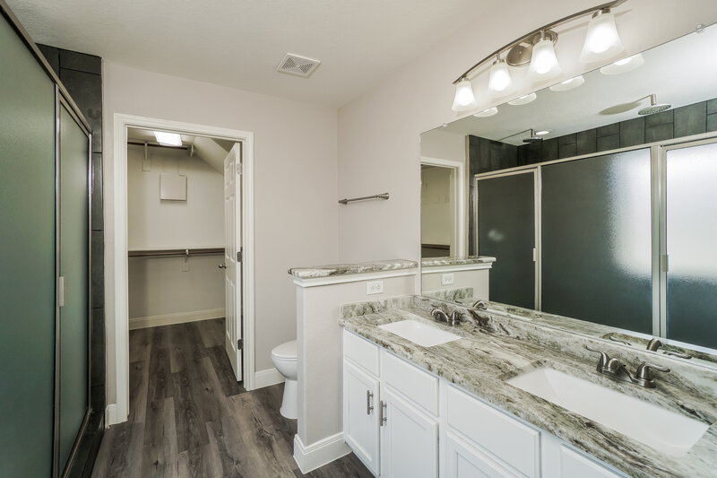 2,145/Mo, 10107 Bonavantura San Antonio, TX 78245 Main Bathroom View