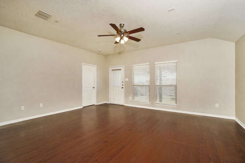 1,970/Mo, 5827 Southern Knoll San Antonio, TX 78261 Living Room View