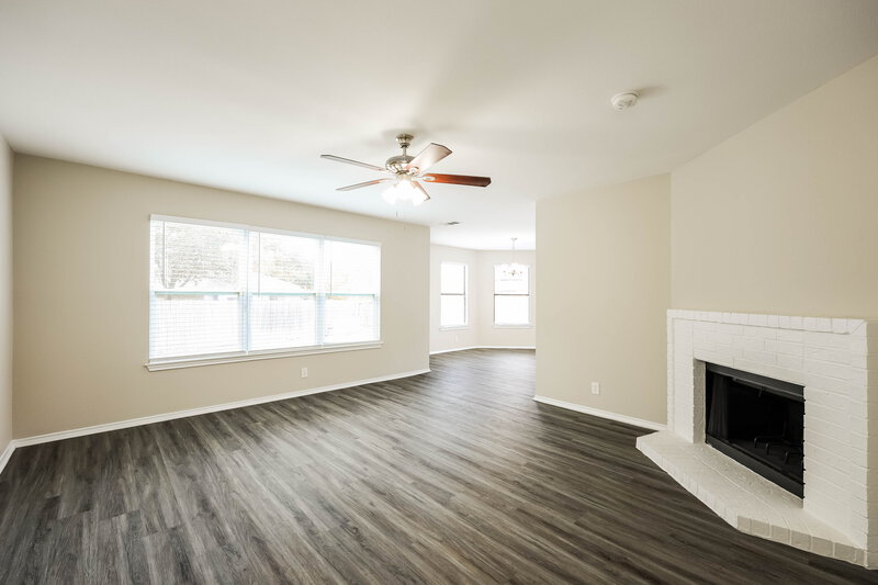 2,110/Mo, 7319 Autumn Brook Converse, TX 78109 Living Room View