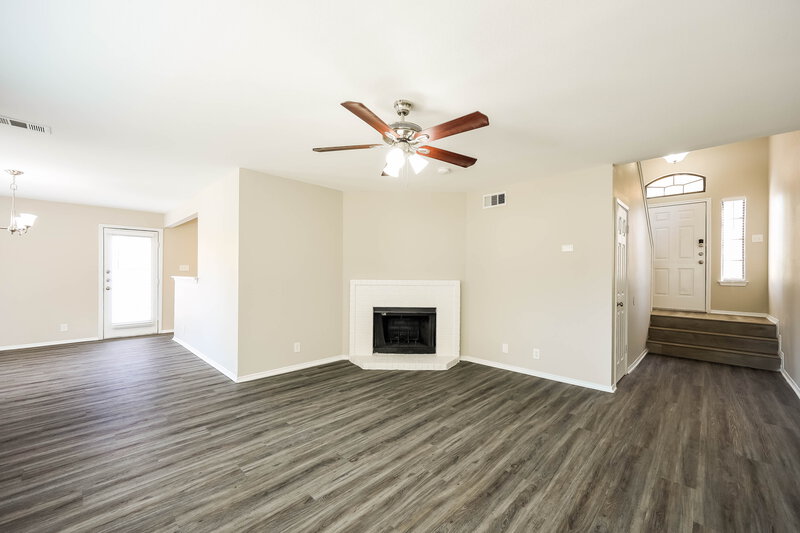 2,110/Mo, 7319 Autumn Brook Converse, TX 78109 Living Room View 2