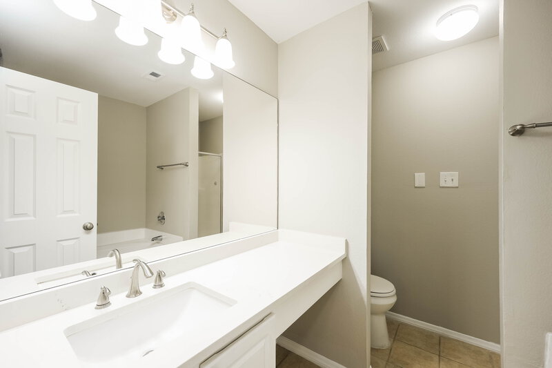 2,110/Mo, 7319 Autumn Brook Converse, TX 78109 Main Bathroom View