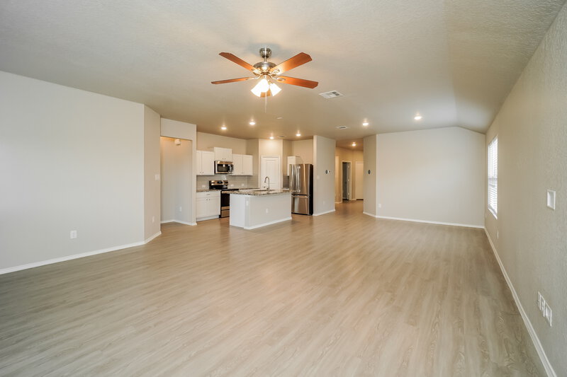 1,795/Mo, 10303 Barbeque Bay Converse, TX 78109 Living Room View 2