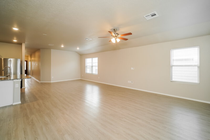 1,795/Mo, 10303 Barbeque Bay Converse, TX 78109 Living Room View 3