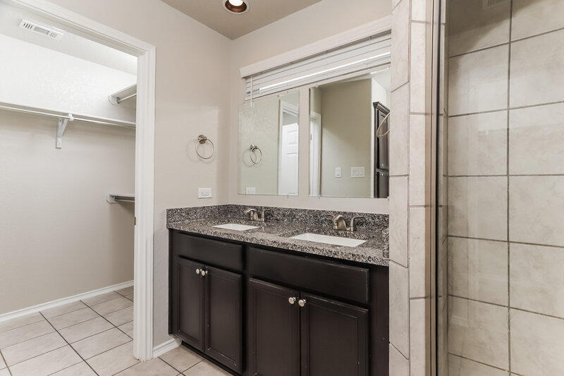 1,505/Mo, 119 Katy Post San Antonio, TX 78220 Main Bathroom View