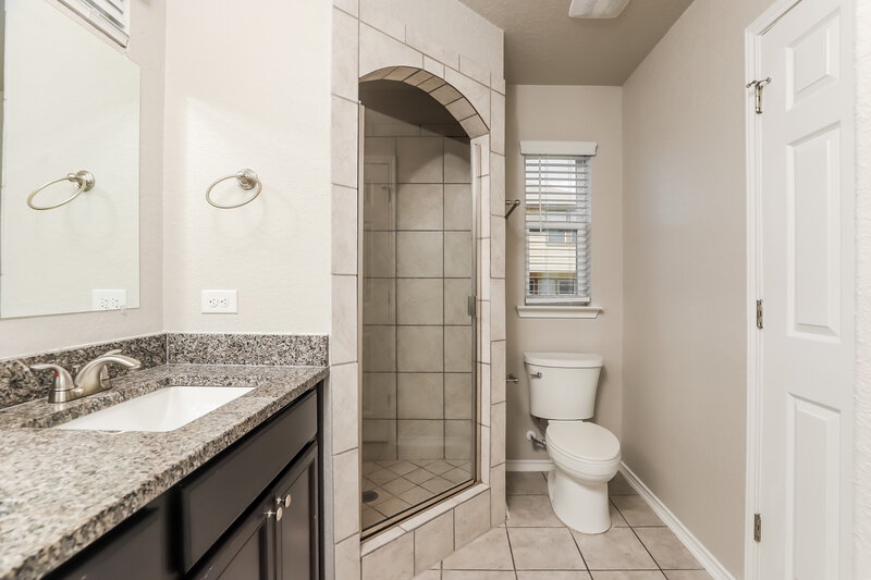 1,505/Mo, 119 Katy Post San Antonio, TX 78220 Main Bathroom View 2