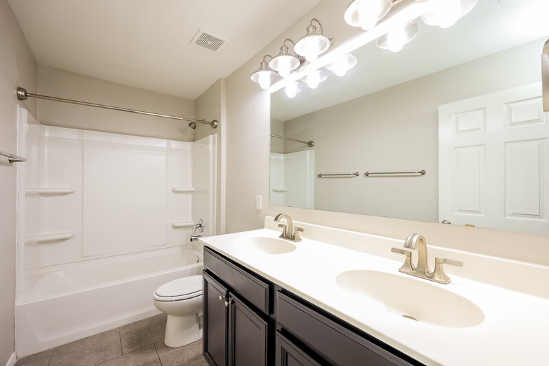 2,500/Mo, 10502 Castello Canyon San Antonio, TX 78254 Bathroom View