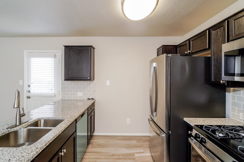 1,905/Mo, 11323 Babcock Bend San Antonio, TX 78249 Kitchen View