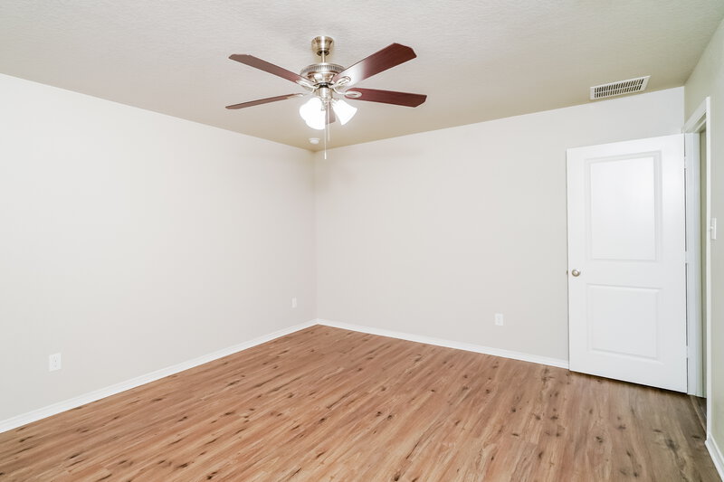 1,905/Mo, 11323 Babcock Bend San Antonio, TX 78249 Main Bedroom View