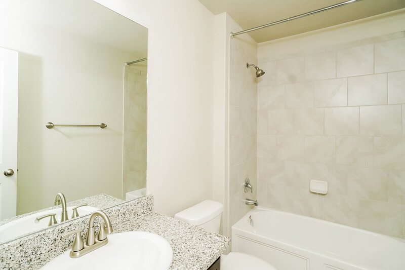 1,905/Mo, 11323 Babcock Bend San Antonio, TX 78249 Bathroom View