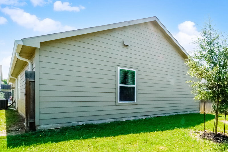 1,905/Mo, 11323 Babcock Bend San Antonio, TX 78249 Rear View