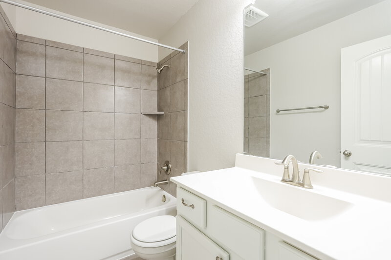 2,225/Mo, 11330 Charismatic San Antonio, TX 78245 Bathroom View