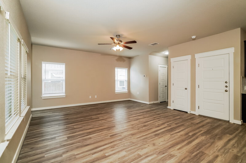 2,135/Mo, 5111 Wells Park Marion, TX 78124 Living Room View