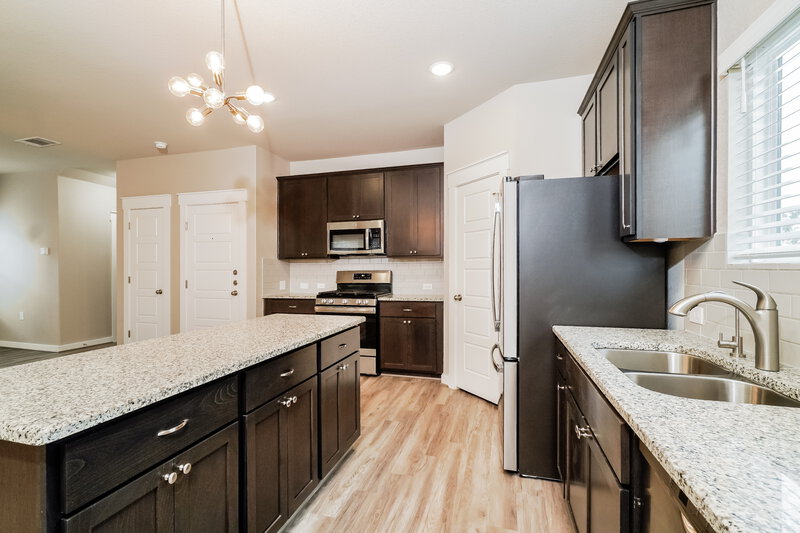 2,135/Mo, 5111 Wells Park Marion, TX 78124 Kitchen View 2