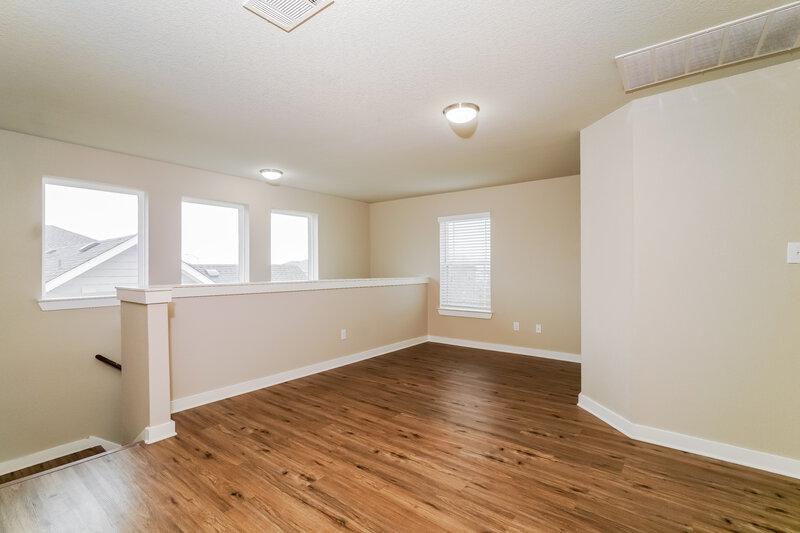 2,135/Mo, 5111 Wells Park Marion, TX 78124 Loft View