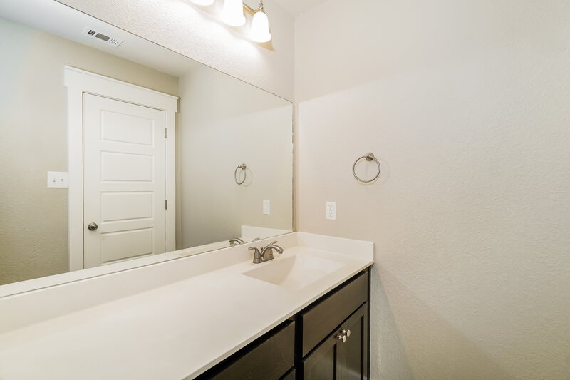 2,135/Mo, 5111 Wells Park Marion, TX 78124 Bathroom View