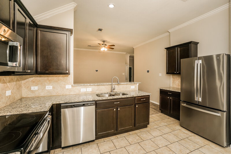 1,905/Mo, 577 Saddle Back Trail Cibolo, TX 78108 Kitchen View 2