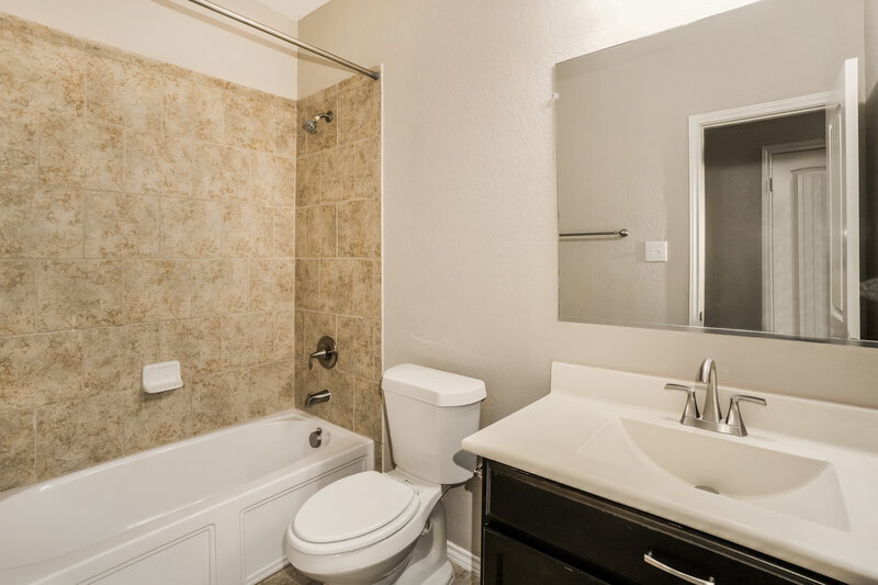 1,905/Mo, 577 Saddle Back Trail Cibolo, TX 78108 Bathroom View