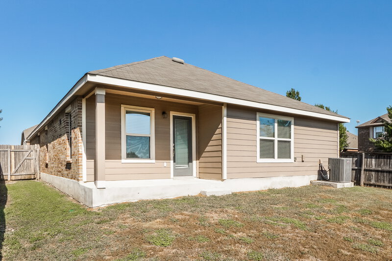 1,905/Mo, 577 Saddle Back Trail Cibolo, TX 78108 Rear View