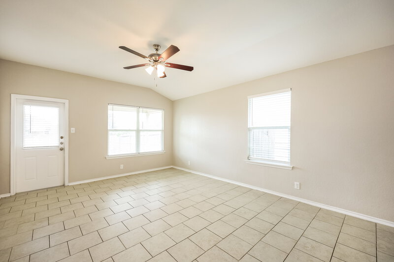 2,205/Mo, 15130 Cinnamon Teal San Antonio, TX 78253 Living Room View 2