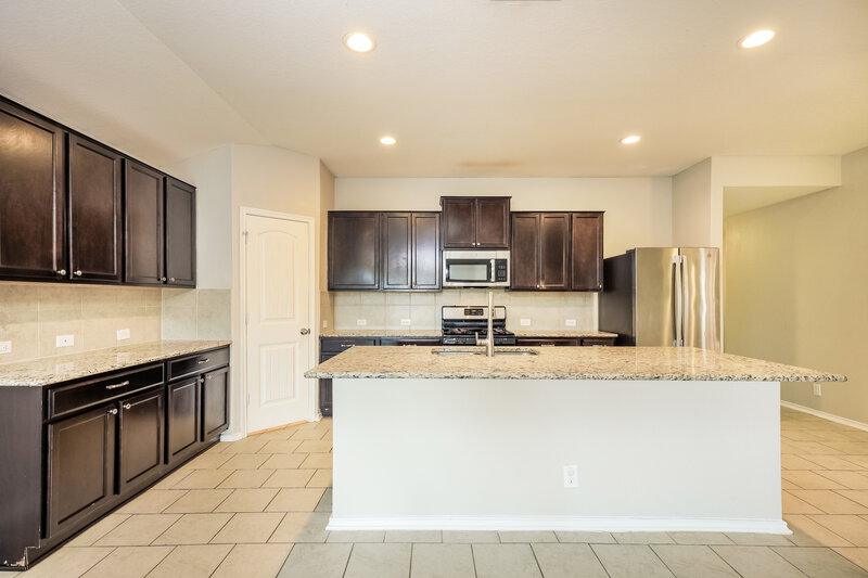 2,205/Mo, 15130 Cinnamon Teal San Antonio, TX 78253 Kitchen View 2