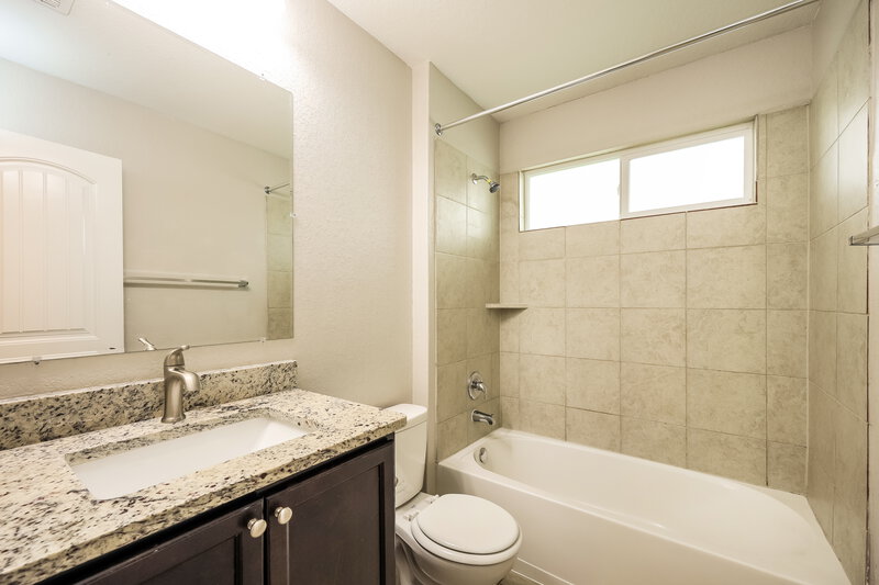 2,205/Mo, 15130 Cinnamon Teal San Antonio, TX 78253 Bathroom View