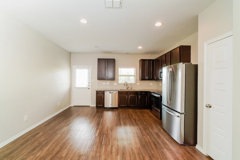 1,820/Mo, 7234 Birch Stage San Antonio, TX 78244 Kitchen View 2