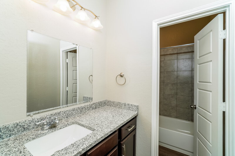 1,820/Mo, 7234 Birch Stage San Antonio, TX 78244 Bathroom View