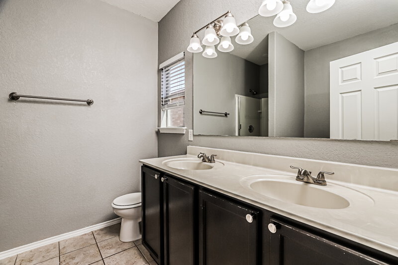 1,905/Mo, 7606 Paraiso Point Boerne, TX 78015 Main Bathroom View