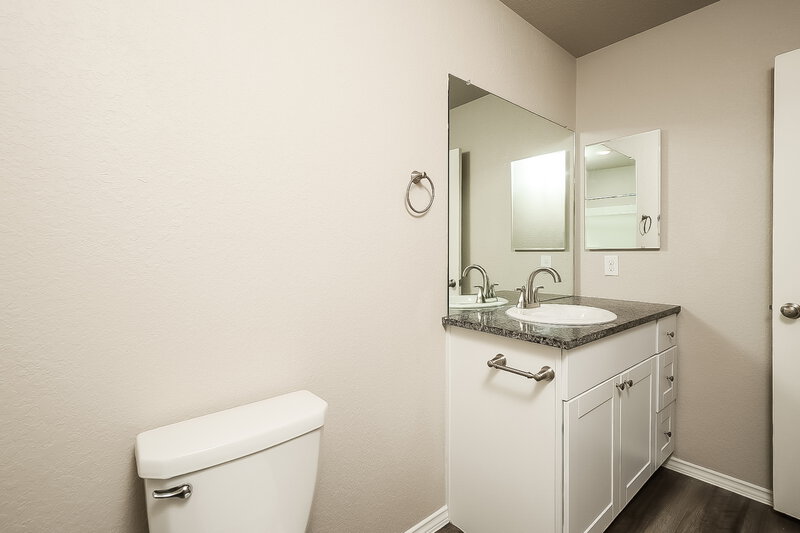 1,700/Mo, 1227 Lora Robbins San Antonio, TX 78245 Main Bathroom View