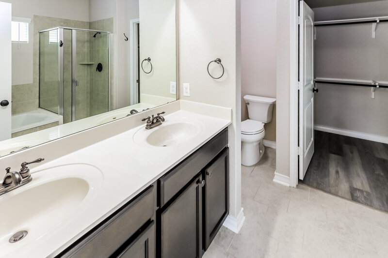 2,090/Mo, 14911 Cave Swallow San Antonio, TX 78253 Main Bathroom View