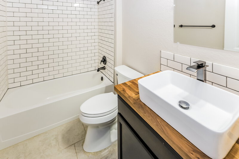 2,090/Mo, 14911 Cave Swallow San Antonio, TX 78253 Bathroom View