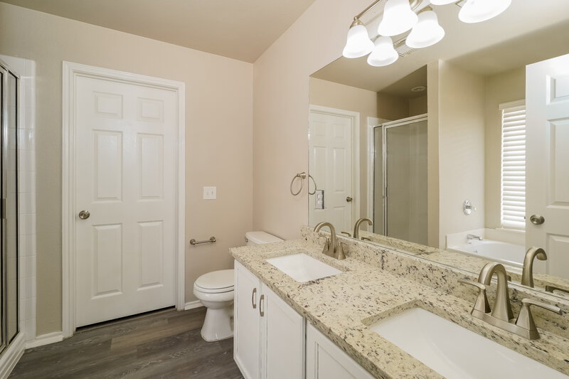 1,995/Mo, 8210 Vallecito Run San Antonio, TX 78250 Main Bathroom View