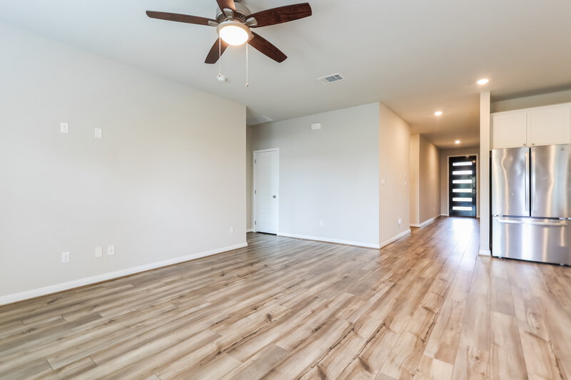 1,905/Mo, 512 Shelton Pass Cibolo, TX 78108 Living Room View