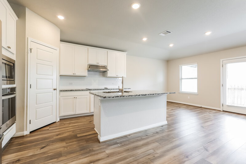 1,905/Mo, 512 Shelton Pass Cibolo, TX 78108 Kitchen View