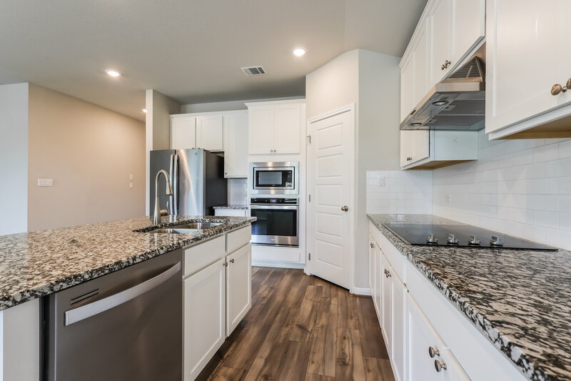 1,905/Mo, 512 Shelton Pass Cibolo, TX 78108 Kitchen View 3