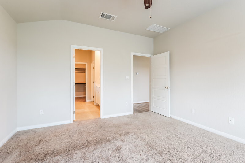 1,905/Mo, 512 Shelton Pass Cibolo, TX 78108 Main Bedroom View 2