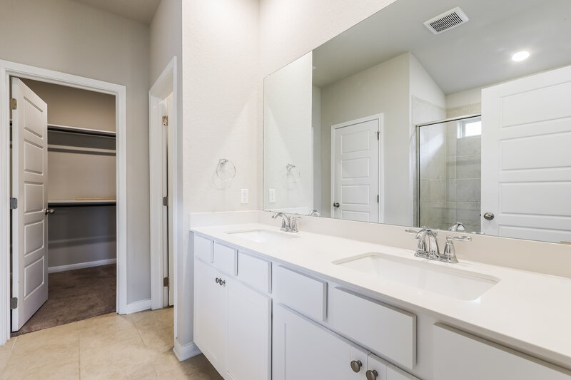 1,905/Mo, 512 Shelton Pass Cibolo, TX 78108 Main Bathroom View