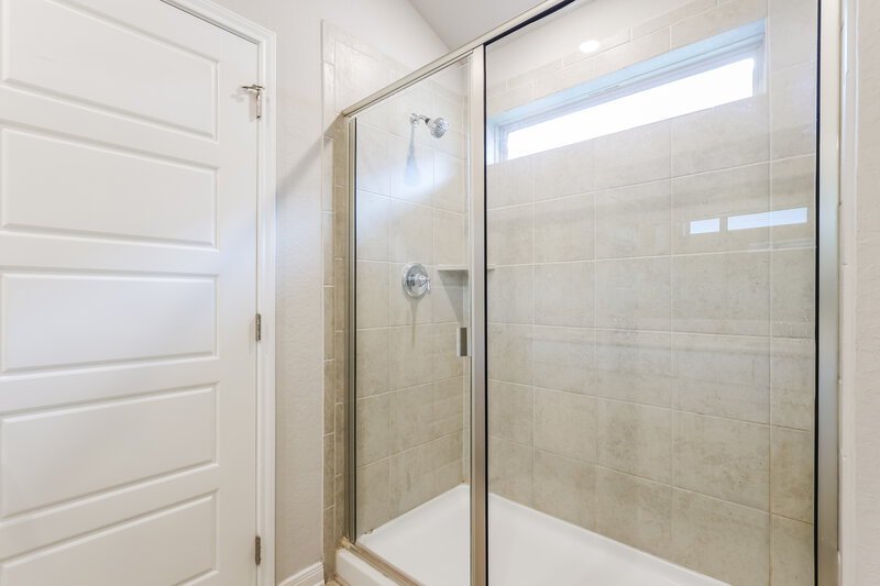 1,905/Mo, 512 Shelton Pass Cibolo, TX 78108 Main Bathroom View 2