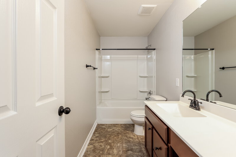 1,875/Mo, 8107 Broussard San Antonio, TX 78253 Bathroom View 2