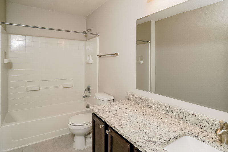2,040/Mo, 9719 Belmore Cove San Antonio, TX 78245 Main Bathroom View 2