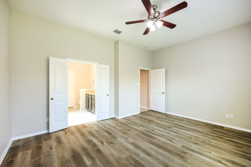 2,010/Mo, 9719 Belmore Cove San Antonio, TX 78245 Main Bedroom View 2