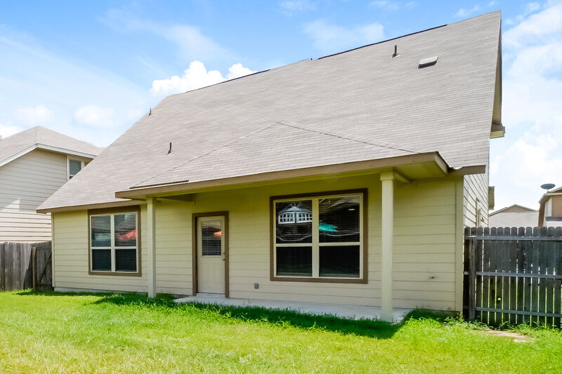 2,040/Mo, 9719 Belmore Cove San Antonio, TX 78245 Rear View 2